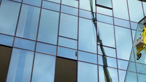 Glaszetter bij F. Mulder Totaalonderhoud